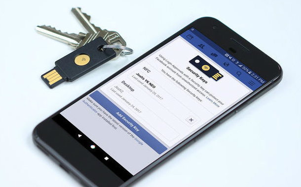 “Facebook” hesablarını USB-açarı ilə müdafiə etmək mümkün olacaq