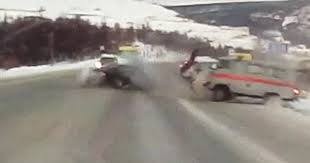 Dəhşətli qəza: hamilə qadın təcili yardımdan yerə yıxıldı - VİDEO