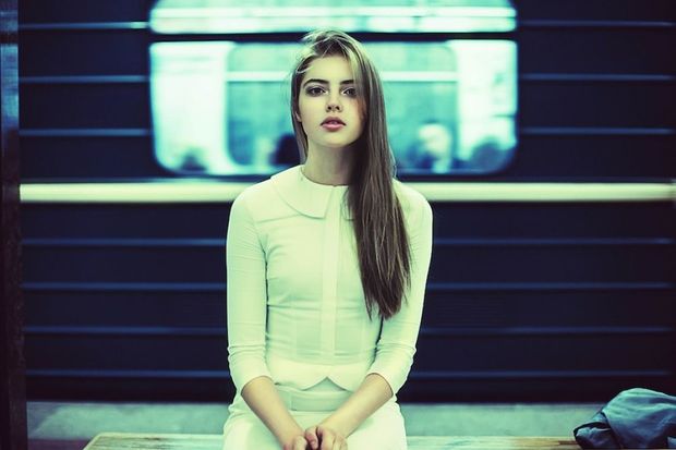 Dünyanı gəzərək gözəl qızları çəkən fotoqrafdan növbəti seriya – FOTO + VİDEO