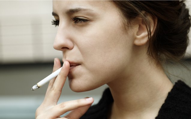 Siqaret çəkən qadınların statistikası açıqlandı