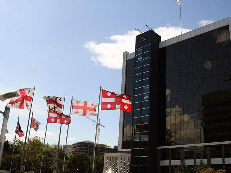 Müdafiə Nazirliyinin 2 mindən çox əməkdaşı işdən çıxarıldı - Gürcüstanda