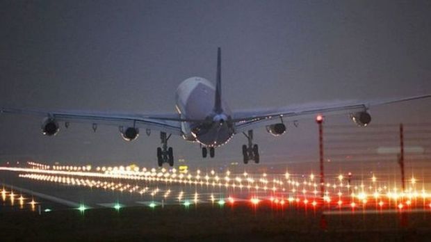 Rusiya vətəndaşı təyyarədə ayaqyolu üstündə dava saldı