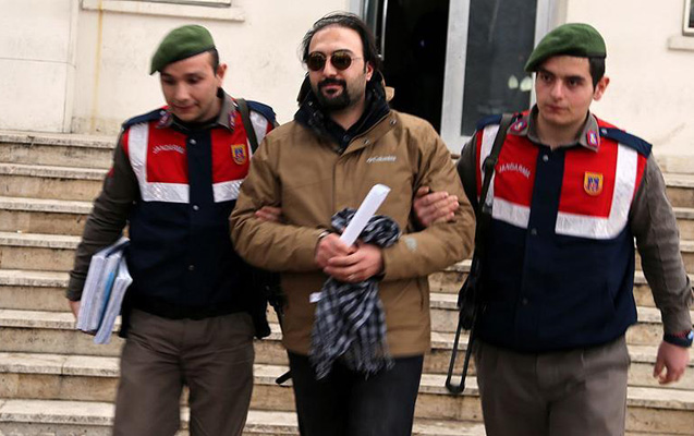 TRT-nin eks-diktoru Yunanıstana qaçarkən saxlanıldı