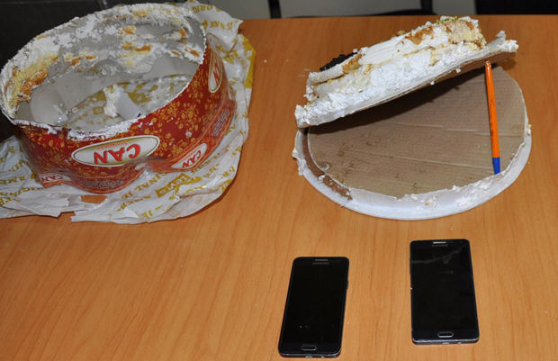 Təcridxanaya tortun içində telefon keçirmək istədilər – FOTO