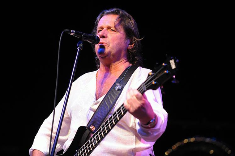 Əfsanəvi rok ifaçısı dönyasını dəyişdi — VİDEO