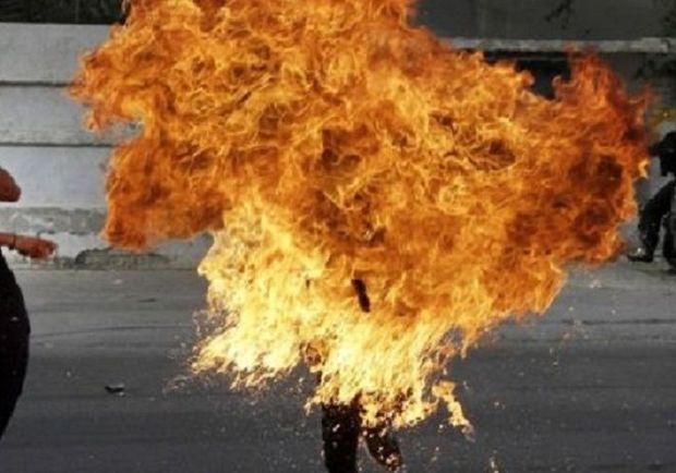 Bakıda oğul atasını yandıraraq öldürüb