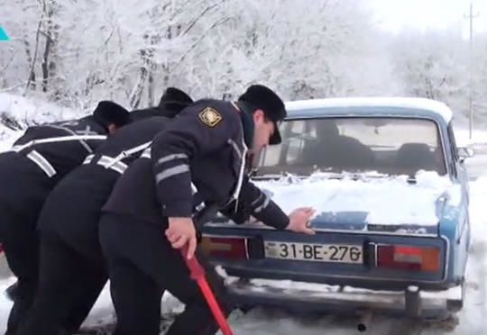 Ölkədə buzlaşma müşahidə olunan yollar açıqlanıb