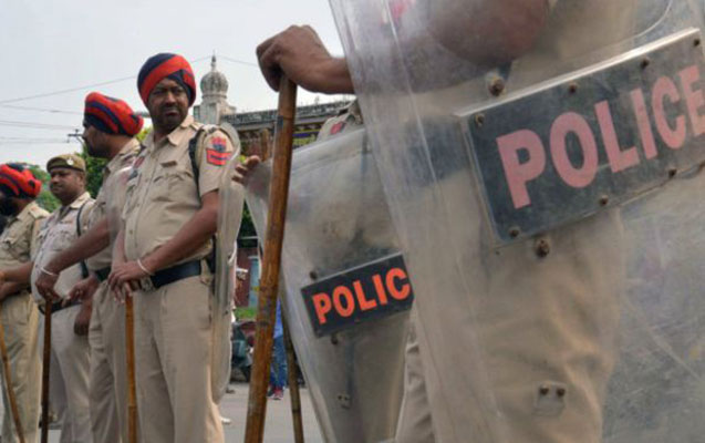 Polislərə hücum, 8-i öldü - Hindistanda
