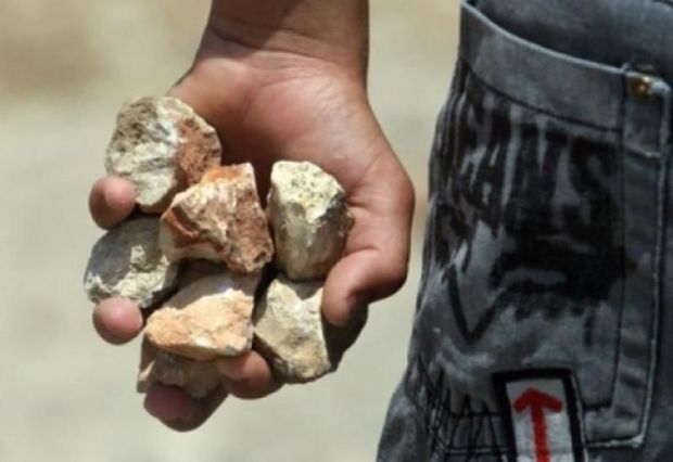 Kanadada məscid daşa basılıb