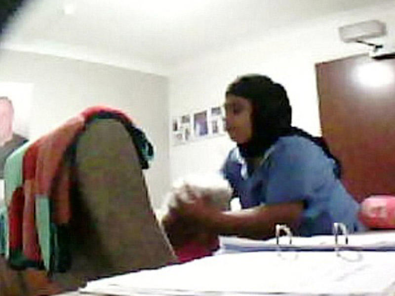 Şok kadrlar: dayə 77 yaşlı qocanı döydü - VİDEO