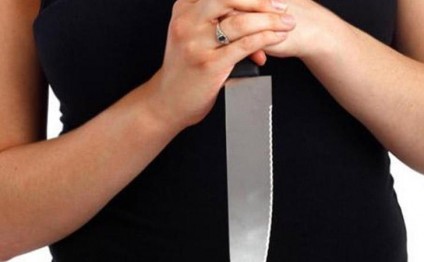 Gəncədə qadın özünü bıçaqladı