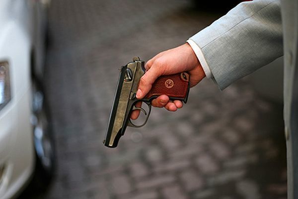 Bakıda avtomobilindən silah aşkarlanan şəxs onu götürərək qaçıb