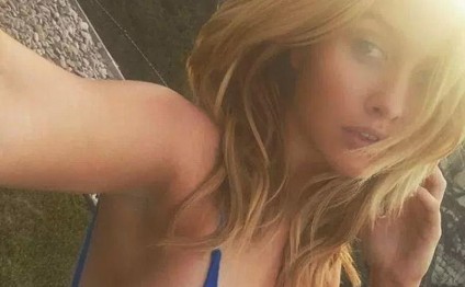 Playboy modeli İnstaqram-a etiraz etmək üçün soyundu - FOTO