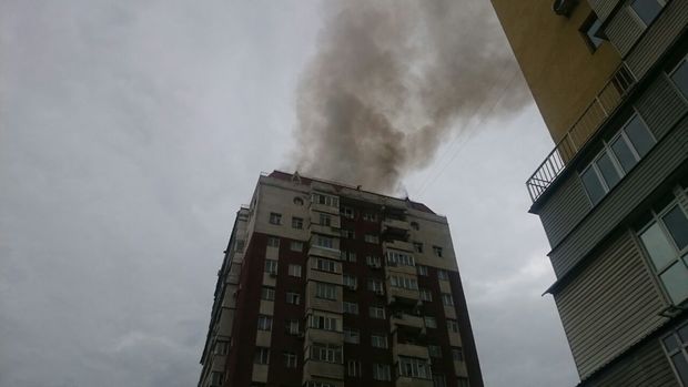 Paytaxtda çoxmərtəbəli binada yanğın olub