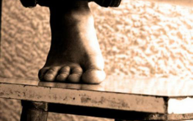 Məcburi köçkün qadın özünü 7-ci mərtəbədən atdı