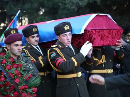 Şəhid Çingiz Qurbanovla vida mərasimi başa çatıb - FOTOLAR