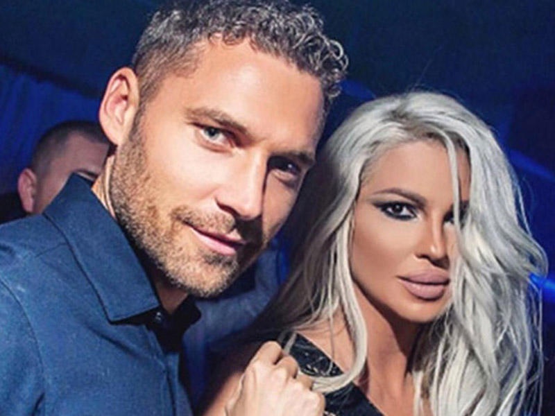 Cazibədar müğənni futbolçunu TƏHQİR ETDİ - FOTO