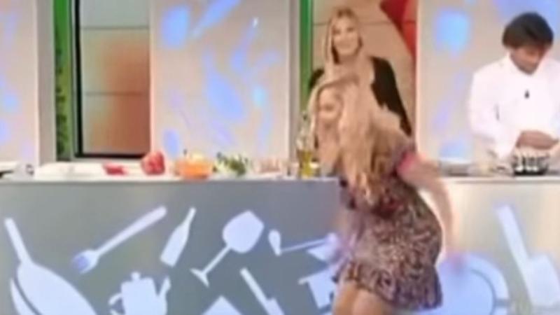 Çılpaq müğənni efirdə BİABIR OLDU: inanılmaz GÖRÜNTÜLƏR - VİDEO