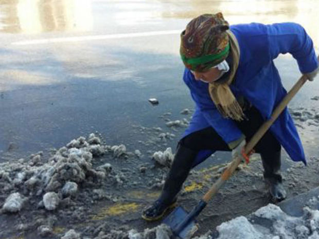 Yolu süpürən qadının öldürülməsi ilə bağlı cinayət işi başlanılıb