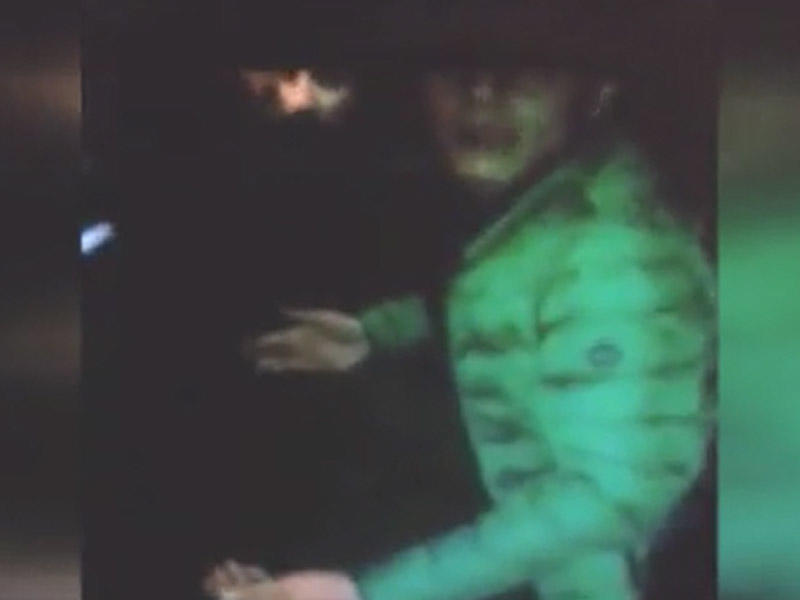 Taksi sürücüsü onu ürəyindən bıçaqlayan adamı telefonuna çəkib - ŞOK VİDEO