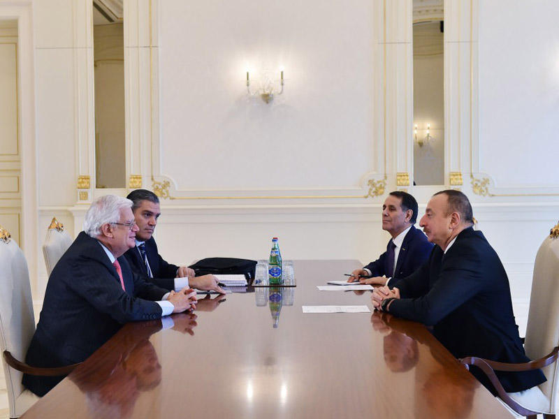 Prezident İlham Əliyev Mərkəzçi Demokratlar İnternasionalının vitse-prezidentini qəbul edib - FOTO