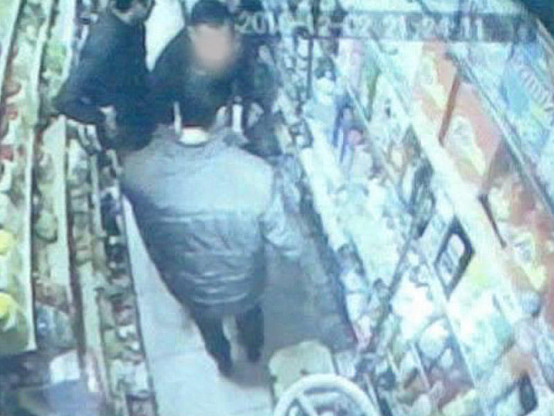 Bakıda ərzaq mağazası bir neçə alıcını oğurluqda ittiham edib - FOTO