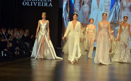 Gəlinlər üçün sinəsi görünən kolleksiya hazırladı - FOTOLAR