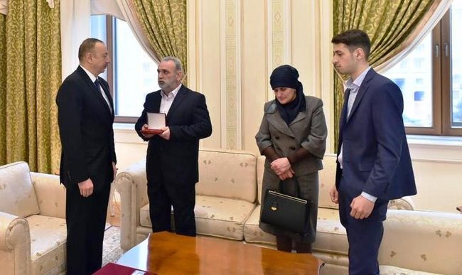 Prezident Milli Qəhrəman Çingizin ailəsi ilə görüşdü - FOTOLAR