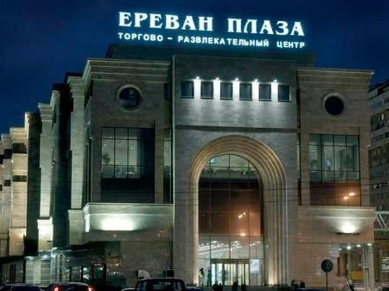 Moskvada “Yerevan Plaza” ticarət mərkəzi yandı
