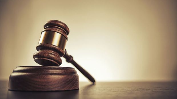 İki məhkəmə hakimi vəzifəsindən azad olunub