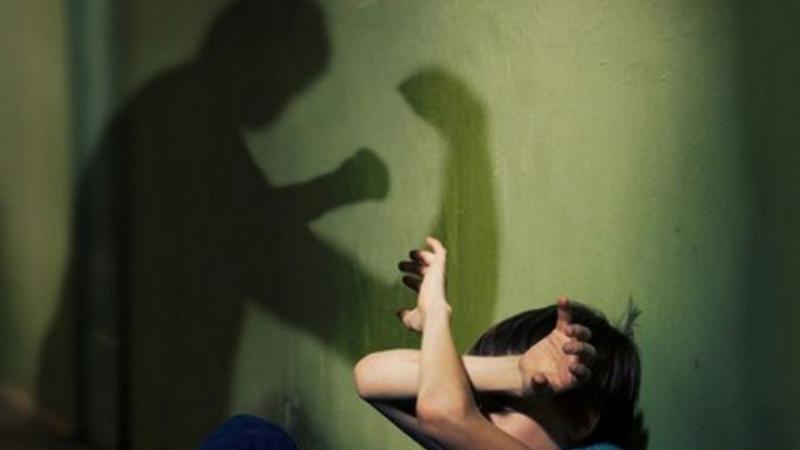 Bakıda psixoloq uşağı döydü, valideynlərinə də ...