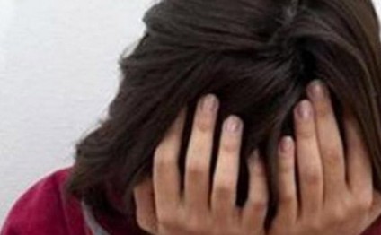 27 yaşlı kişi qadını döyüb və soyub