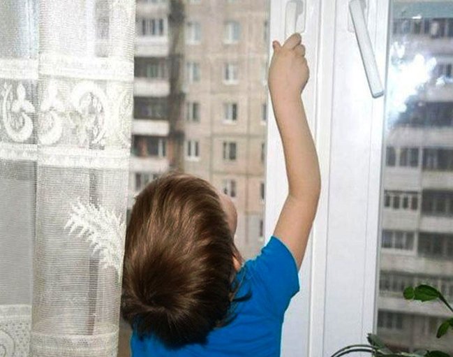 Bakıda uşaq 8-ci mərtəbədən yıxılıb öldü