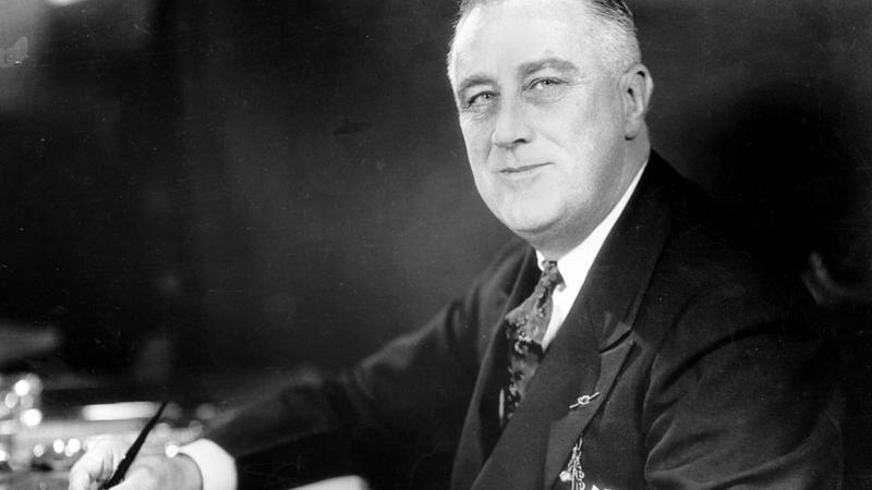 Dünyanı əlil arabası ilə idarə edən demokrat: Vədinə xilaf çıxan siyasətçi, yeriyə bilməyən “don juan”