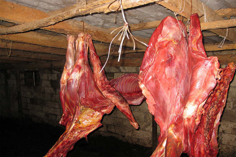 Sabirabadda 600 kq yararsız ət aşkarlandı