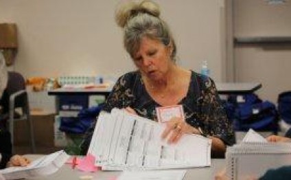 ABŞ-da iki dəfə səs vermiş qadın 8 il həbs oluna bilər