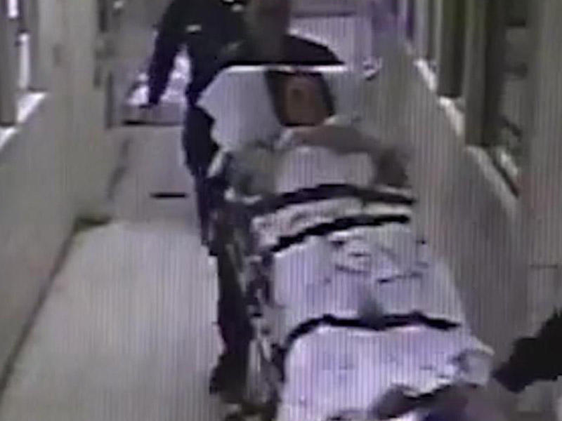 Xəstəxanaya getməyinə icazə verilməyən qadın həbsxanada doğdu - VİDEO 