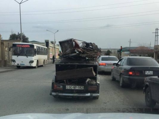 Bakıda bu avtomobil görənləri heyrətləndirdi – FOTOLAR