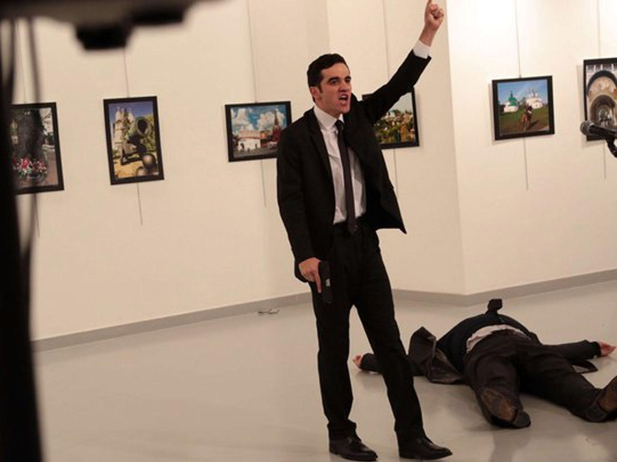 Səfirin qatilinin görüntüsü ilin fotosu seçildi - FOTO