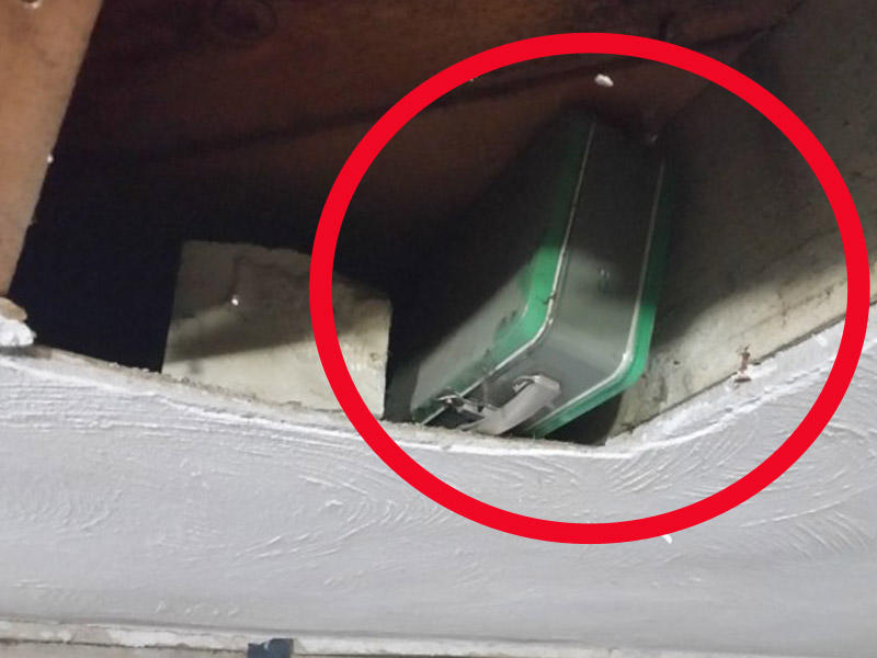 Təmir zamanı evinin divarını dağıdan şəxs həyatının şokunu yaşadı - FOTOLAR