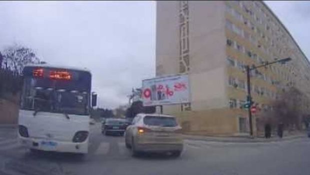 Bakının “ipə-sapa yatmayan” avtobus sürücüsü – VİDEO