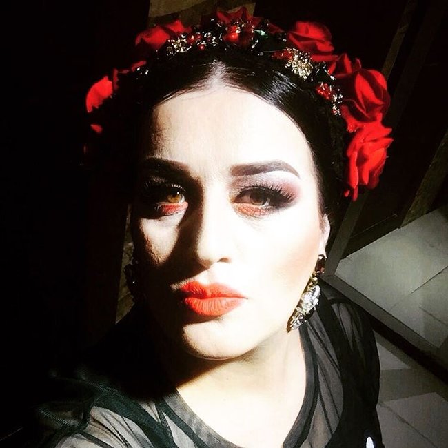 Sevgililər günündə qoy olsun, soyunsun... - Elza yeni şeir yazdı