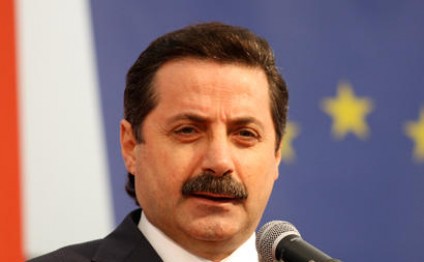 Türkiyəli nazir Bakıya gəlir