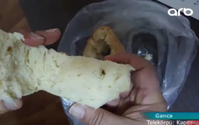 Azərbaycanda çörəyin içində siçovul nəcisinin olduğu təsdiqləndi - Video
