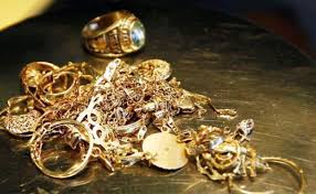 Gömrükdə müəmmalı hadisə - Qızılları daxili orqanında gizlətdi