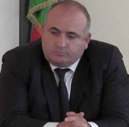 İcra başçısının yığıncağına sakinlər buraxılmadı: Aqil Nəzərliyə korrupsiya ittihamı - ÖZƏL