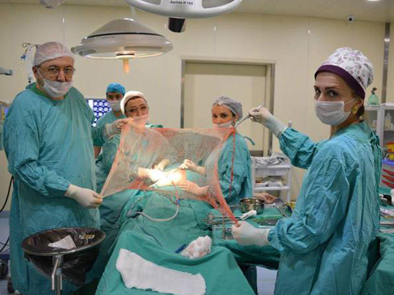 İranlı cərrah azərbaycanlı xəstəyə düzgün diqanoz qoymadı, qarnından yad cisim çıxarıldı - FOTO