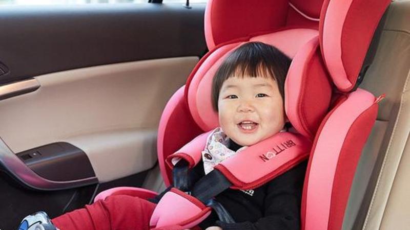 12 yaşınadək uşaq avtomobildə oturacaqsız daşınsa, 60 manat cərimə olunacaq - RƏSMİ