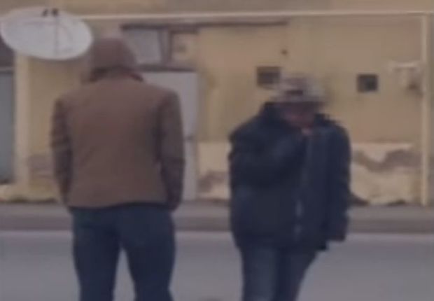 Paytaxtda “kley” iyləyən uşaqlar – VİDEO