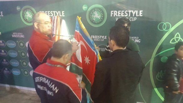 İranda Azərbaycan bayrağına hörmətsizlik – FOTO